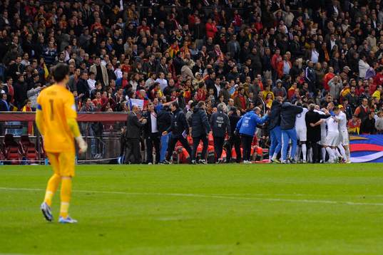France celebrates the 1-1 in the 90th minute in the Vicente