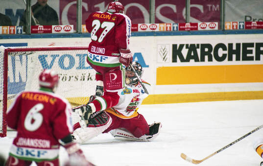Pär Edlund, Frölunda flyger över Tobias Lundström,