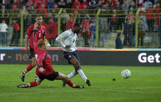 Albanien - England: Andy Cole, England