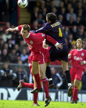 Liverpools Dietmar Hamann och Wimbledons Andy Roberts i