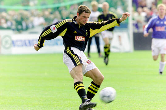 AIK:s Hans Bergh skjuter