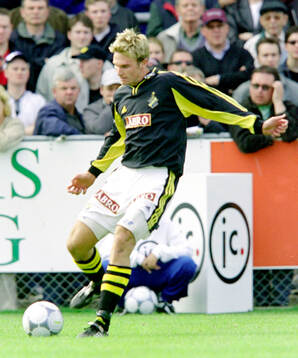 AIK:s Andreas Andersson skjuter