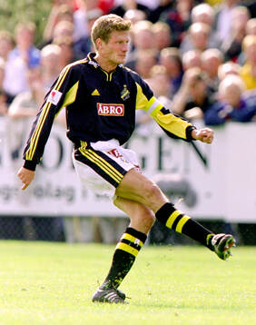AIK:s Michael Brundin skjuter
