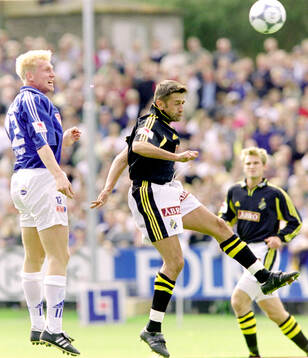 Halmstads Petter Hansson i nickduell mot AIK:s Nebojsa