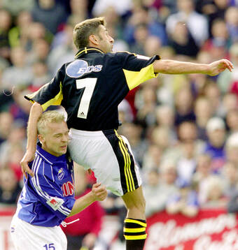 AIK:s Nebojsa Novakovic mot Halmstads Peter Lennartsson
