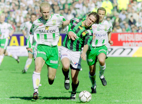 Hammarbys Mikael Andersson mot Gais Lasse Johansson. Bakom