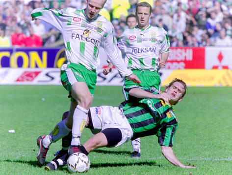 Hammarbys Mikael Andersson mot Gais Lasse Johansson. Bakom