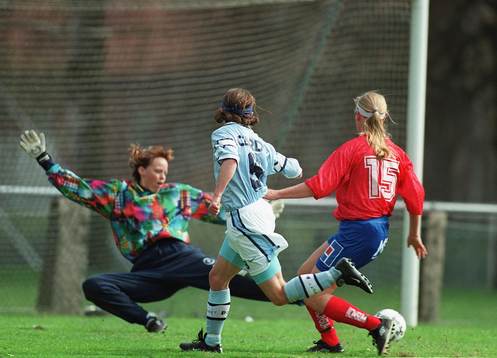Luiza Pendyk, Malmö rullar in bollen bakom Lena
