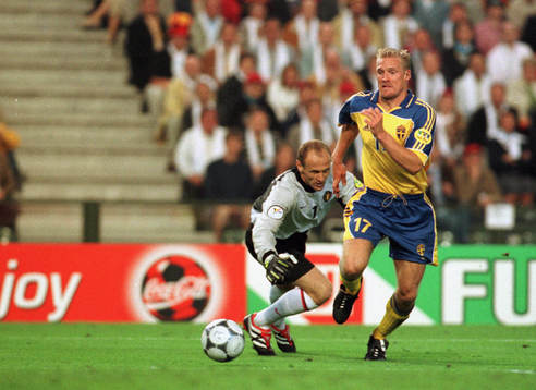 Johan Mjällby, Sverige stjäl bollen