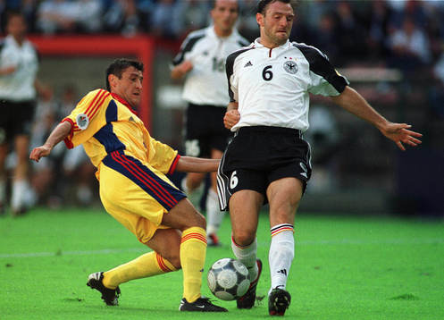 Jens Nowotny, Tyskland och Viorel Moldovan, Rumänien