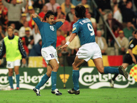 Stefano Fiore och Filippo Inzaghi, Italien jublar (jubel)