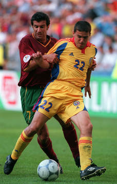 Luis Figo, Portugal och Cosmin Contra, Rumänien