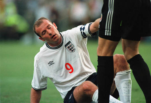 England föll mot Rumänien. Här deppar Alan Shearer,