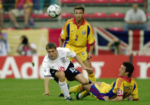 AlanMichael Owen, England och Dan Petrescu och Gheorghe