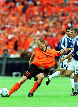 Dennis Bergkamp, Holland
