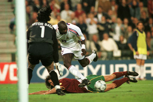 Lilian Thuram, Frankrike och Fernando Couto och Vitor Baia,