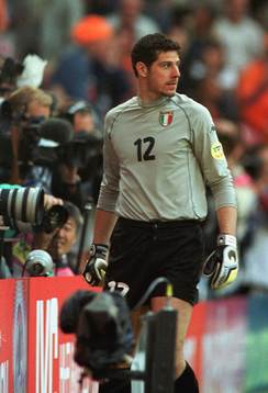 Franscesco Toldo, Italien