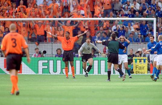 Patrick Kluivert, Holland och Francesco Toldo, Italien
