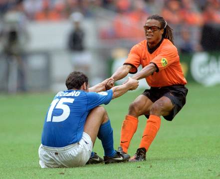 Edgar Davids, Holland och Mark Iuliano, Italien