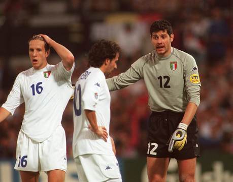 Fr.v: Massimomo Ambrosini, Alessandro Del Piero och
