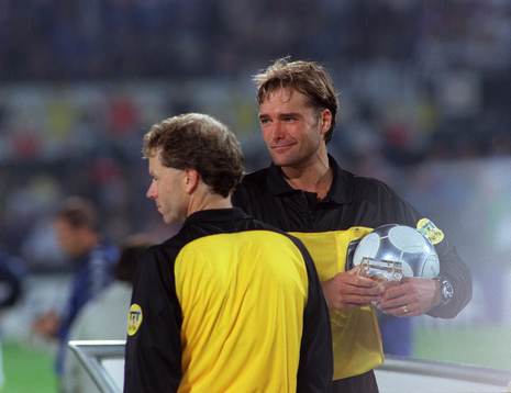 Anders Frisk, domare och Leif Lindberg, assisterande domare