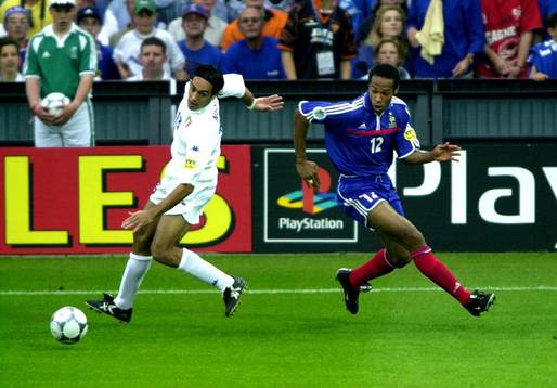 Theirry Henry, Frankrike tar sig förbi Alessandro Nesta,