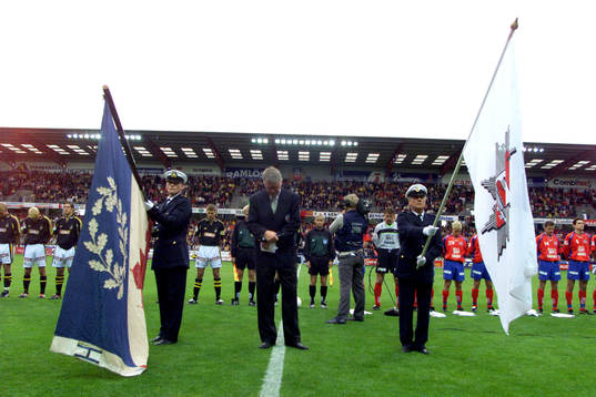 En tyst minut innan matchen för att hedra Kalle Svensson
