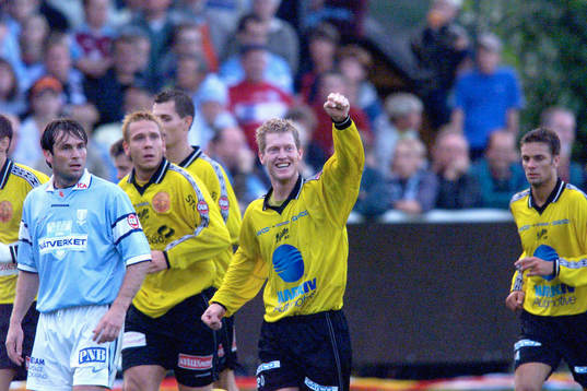 Linus Isberg, Mjällby (jubel) och Hans Mattisson, Malmö