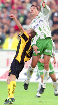 Hammarbys Johan Andersson i nickduell mot Häckens Jonas