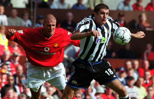 David Beckham, Manchester och Aaron Hughes, Newcastle