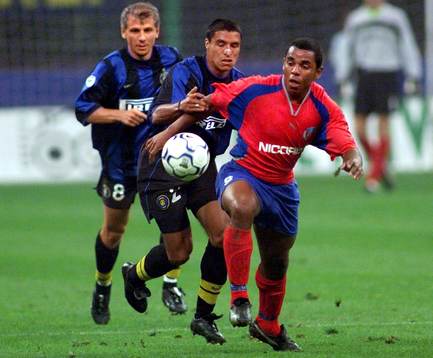 Kval Champions League. Helsingborgs Alvaro Santos jagas av