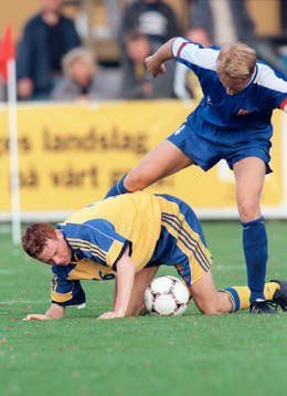 Alexander Farnerud, Sverige (Landskrona BoIS) på fall…