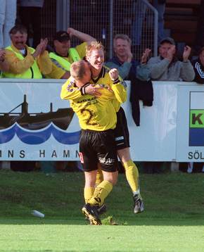 Linus Isberg och Håkan Bengtsson, Mjällby jubel