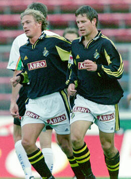 AIK:s Daniel Tjernström (t v) jublar med Thomas Lagerlöf
