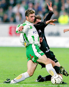Hammarbys Kennedy Bakircioglu med bollen