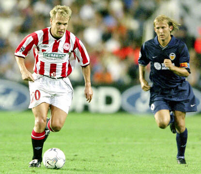 Par Zetterberg of Olympiacos and Gaizka Mendieta of Valencia