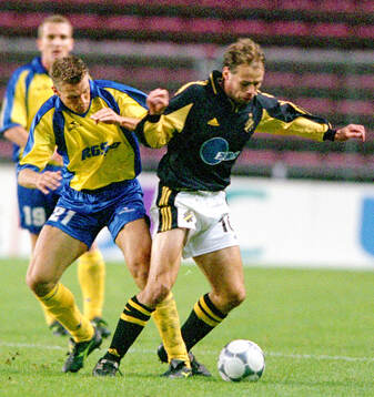 AIK:s Andreas Alm mot Herfölges Jesper Heyde