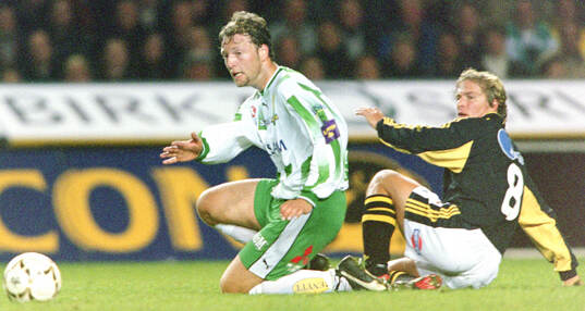 AIK:s Hammarbys Andreas Bild mot AIK:s Daniel Tjernström