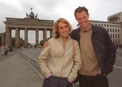 Johan Norgren och hustrun Åsa vid Brandenburger Tor i