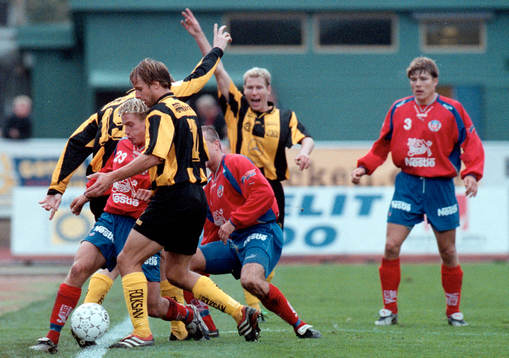 En rörig situation där Christoffer Andersson och Henrik