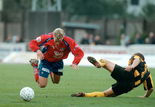 Christoffer Andersson stoppas av Henrik Dahl