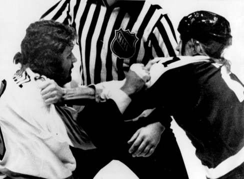 Slagsmål mellan Dave Schultz, Philadelfia Flyers och