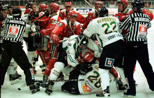 Elitserien, Frölunda - Björklöven. Ett jätteslagsmål
