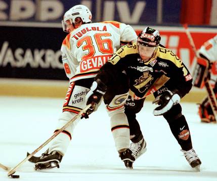 Mats Lindberg, AIK lurar Marko Tuulola och Brynäs på