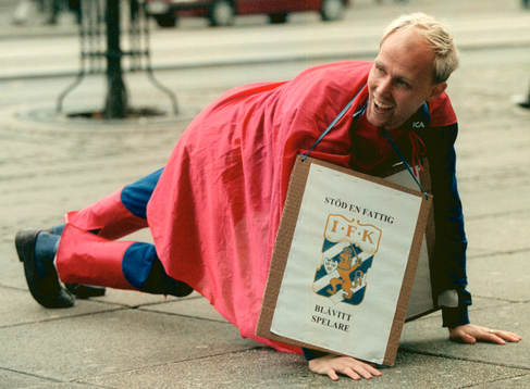 Svensexa, Mikael Sandklef, iklädd Stålmannendräkt
