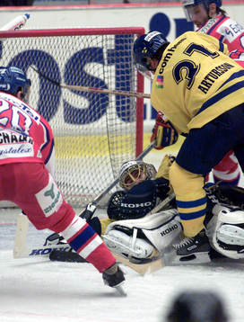 Mikael Tellqvist, målvakt Sverige (liggande)