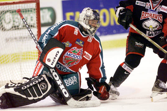 Tobias Lundström, Modo