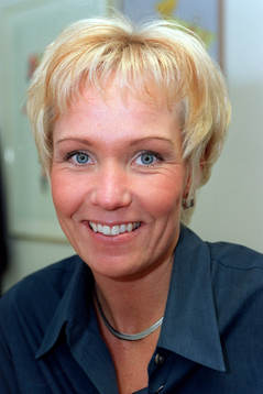 Gunilla Axén, Damprojektilen