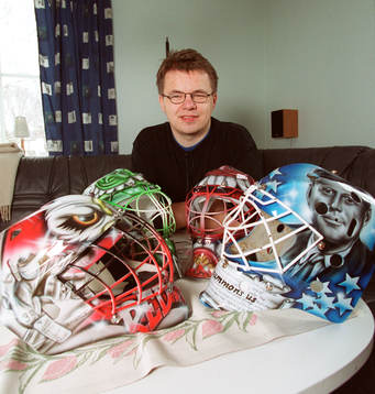 Konsnär David Gunnarsson. (målvaktshjälm)