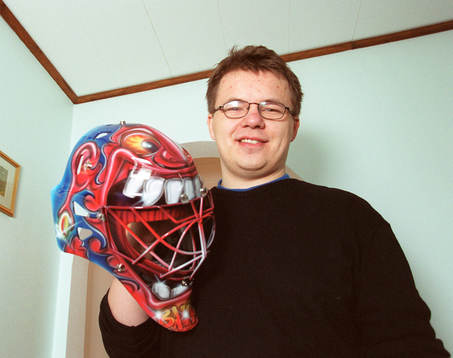 Konsnär David Gunnarsson. (målvaktshjälm)